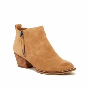 NEW Dolce Vita Saira Ankle Bootie Tan Suede 9